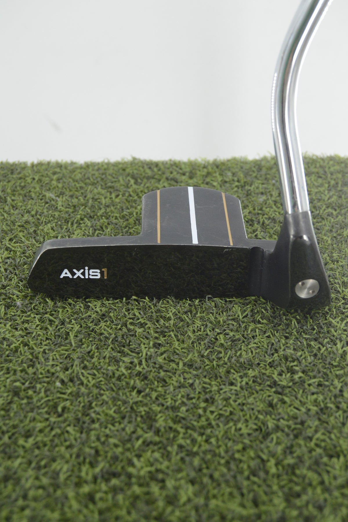 Axis1 Umbra Putter 32.25"