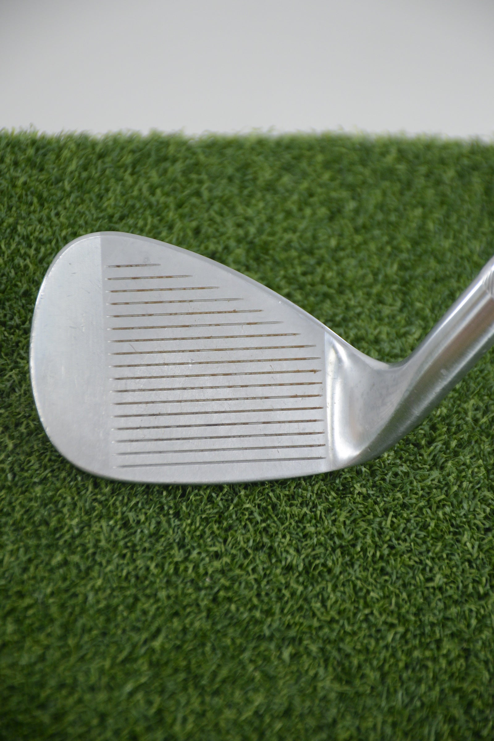 Titleist Vokey SM5 Tour Chrome 52 Degree Wedge R Flex 35.25"