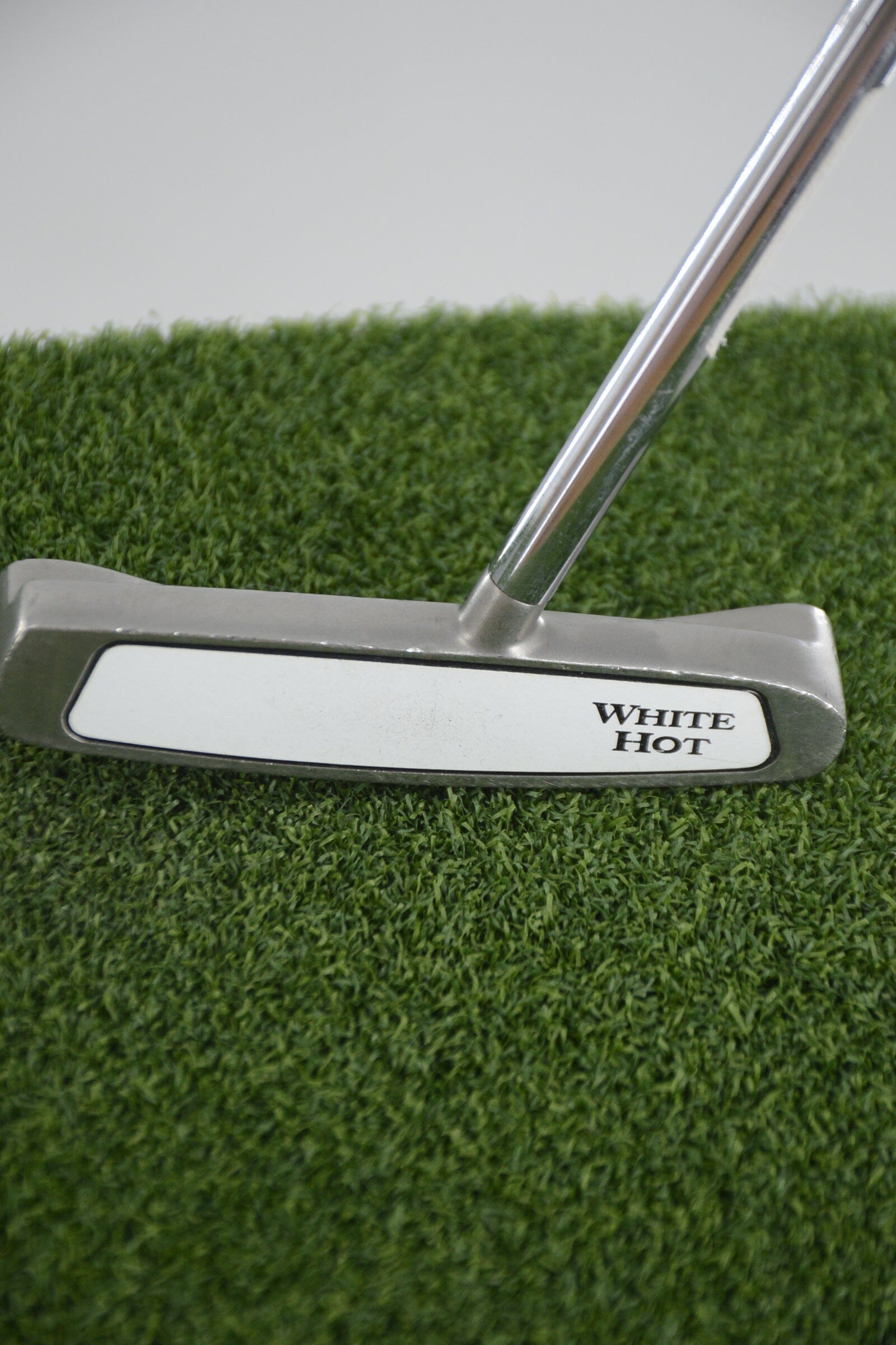 Odyssey White Hot 2 Center Shaft Putter 33.5"