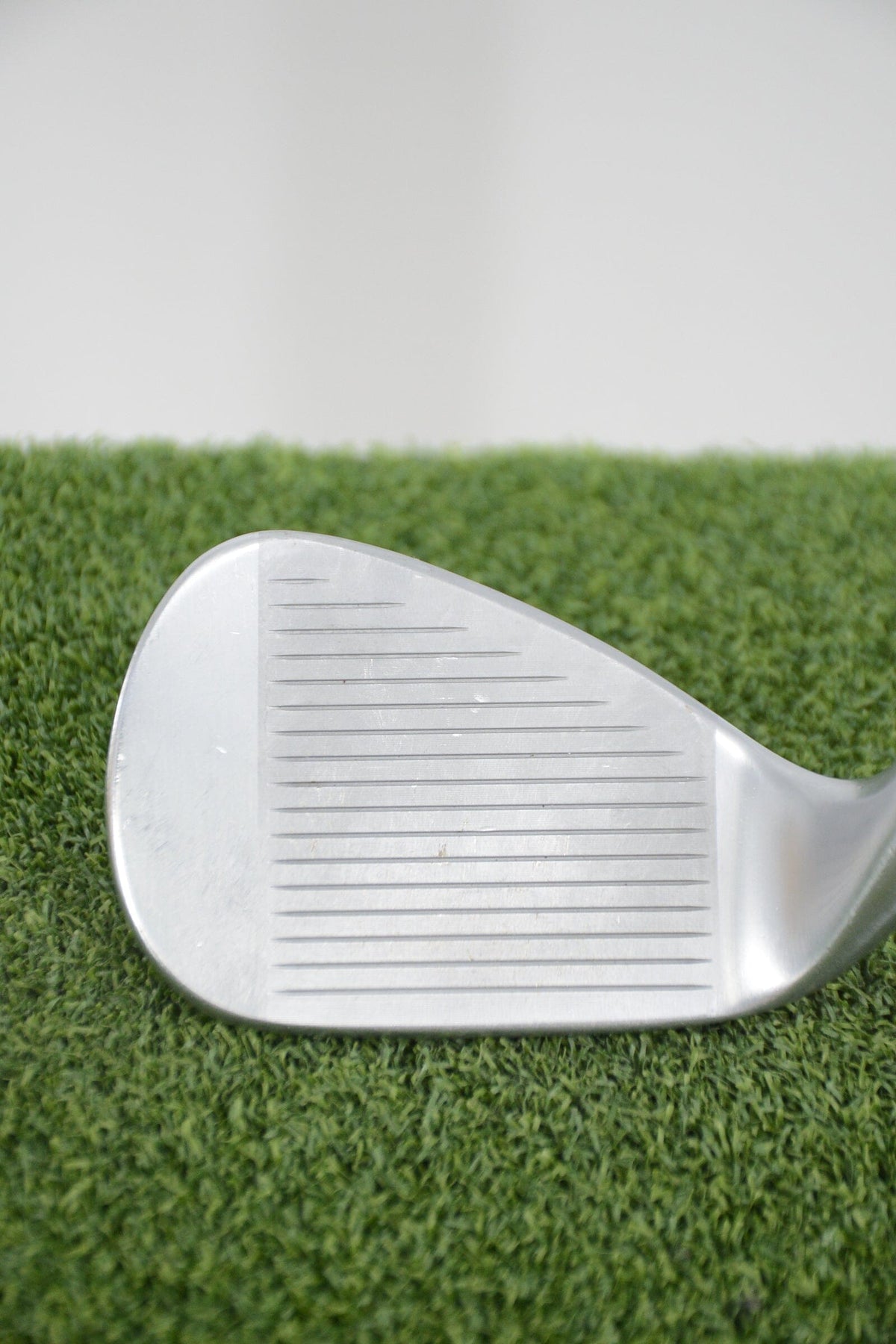 Titleist Vokey SM10 Tour Chrome 52 Degree Wedge Wedge Flex 35.25"