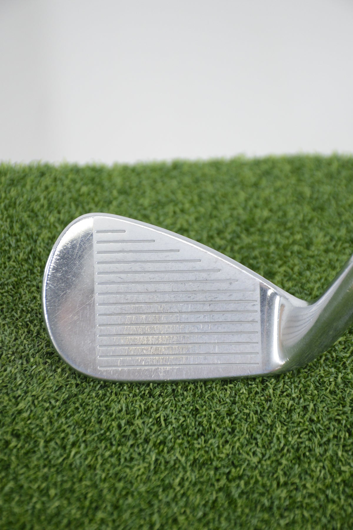 Titleist C16 AW R Flex 35.25"