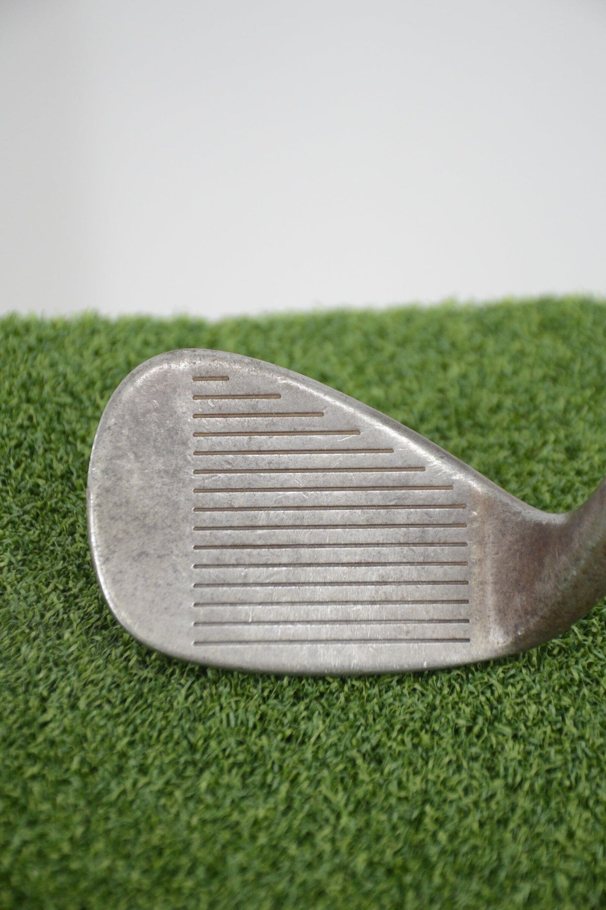 Cleveland 588 DSG Gunmetal 52 Degree Wedge S Flex 35.5" Golf Wedges Cleveland 