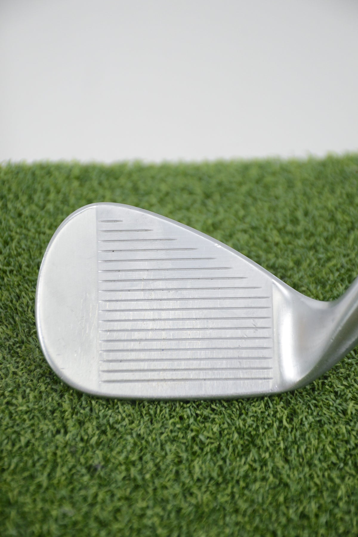 Titleist Vokey SM10 Tour Chrome 52 Degree Wedge Wedge Flex 35.25"