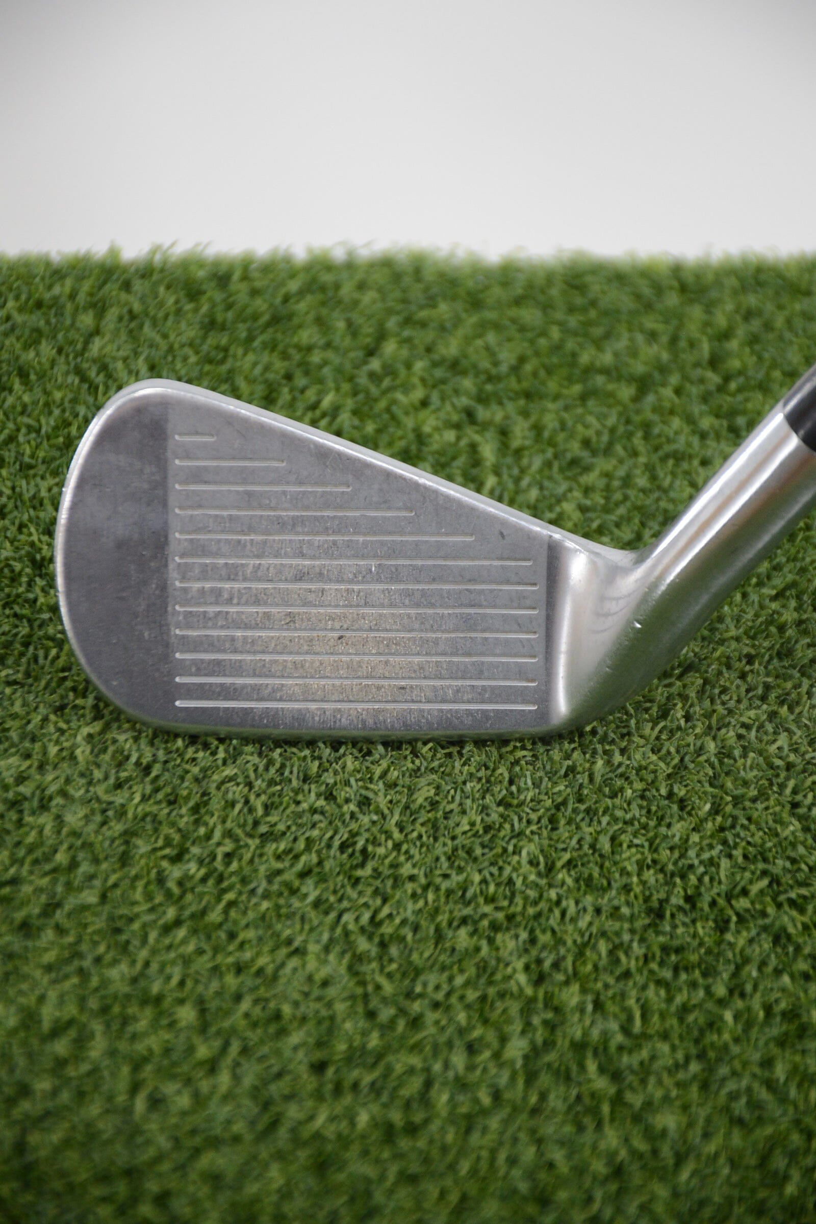 Titleist 714 MB Forged 6 Iron R Flex 37