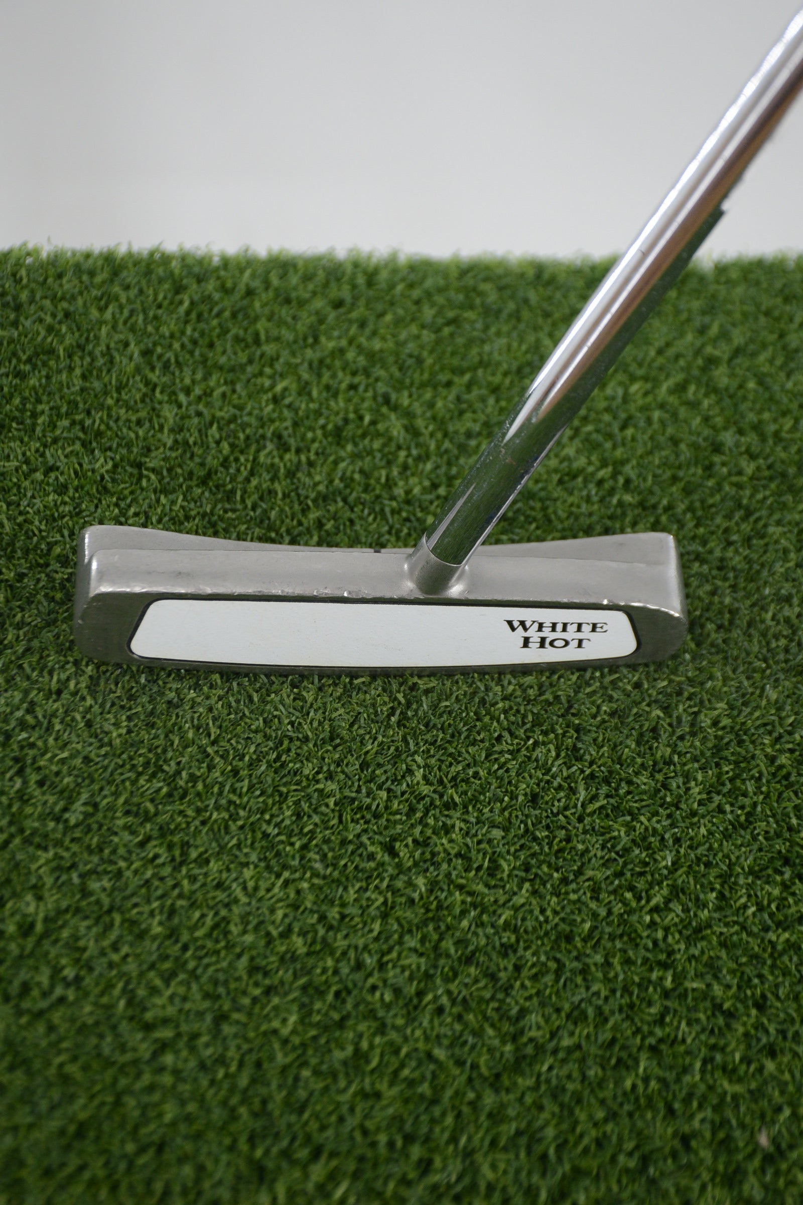 Odyssey White Hot 2 Center Shaft Putter 33.5"