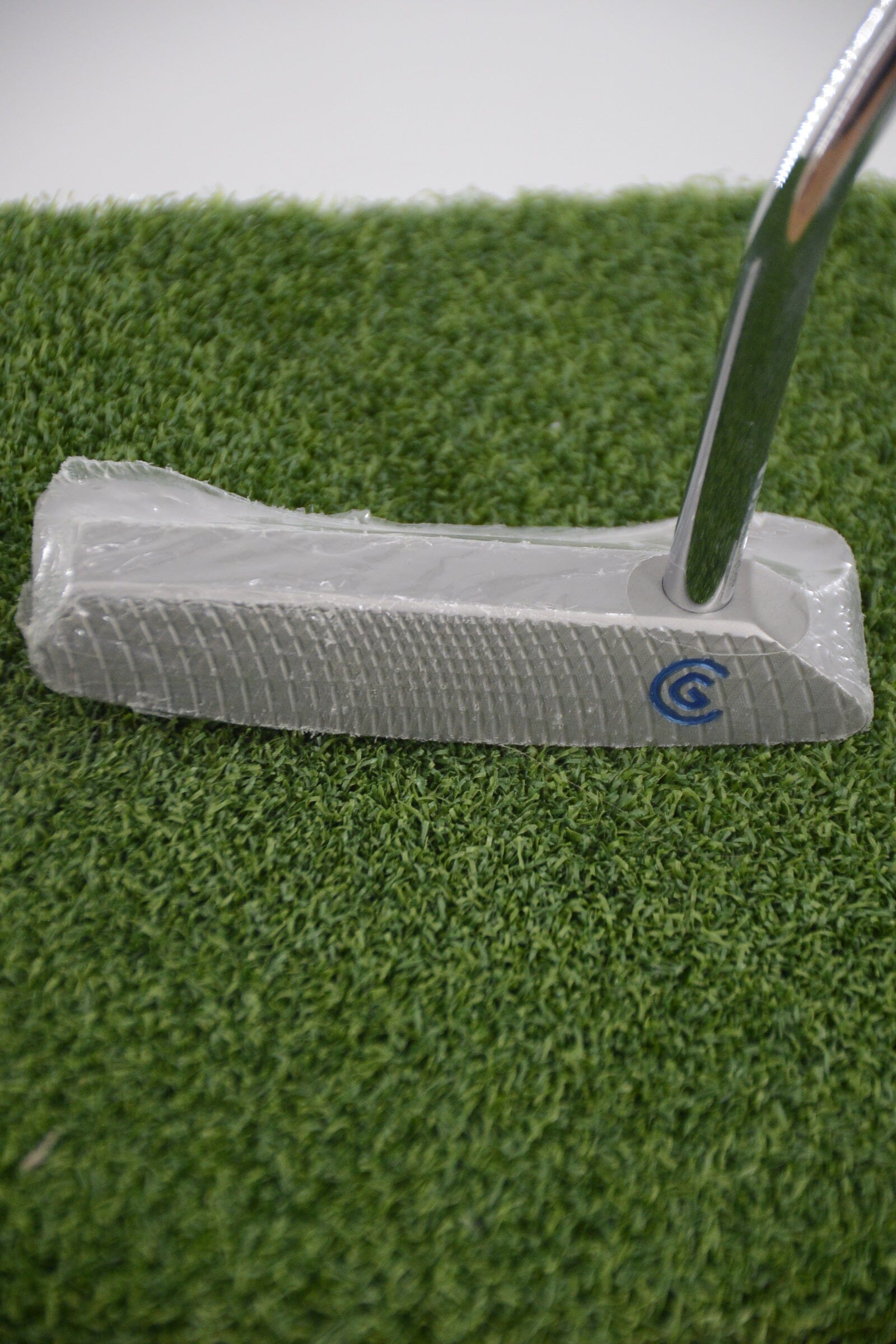 NEW Cleveland Huntington Beach Soft 8 OS Putter 35" Golf Clubs GolfRoots 